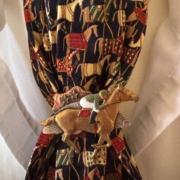 Necktie Horse Pattern Tie with brooch - Picture 3 of 3